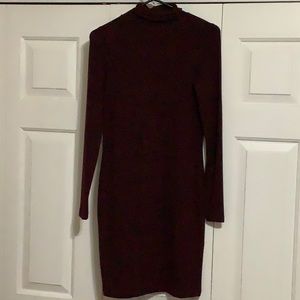 French Connection fitted dress in a burgundy black blend. Size medium